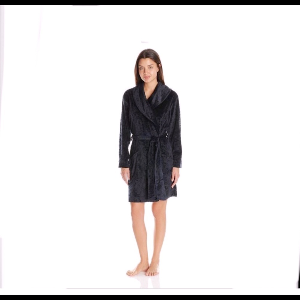 Plush Robe 🥰 - Picture 7 of 8